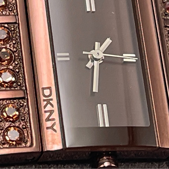 NWOT DKNY Sparkling Copper/Bronze Ladies Wristwatch with links NY3895 - Picture 6 of 7